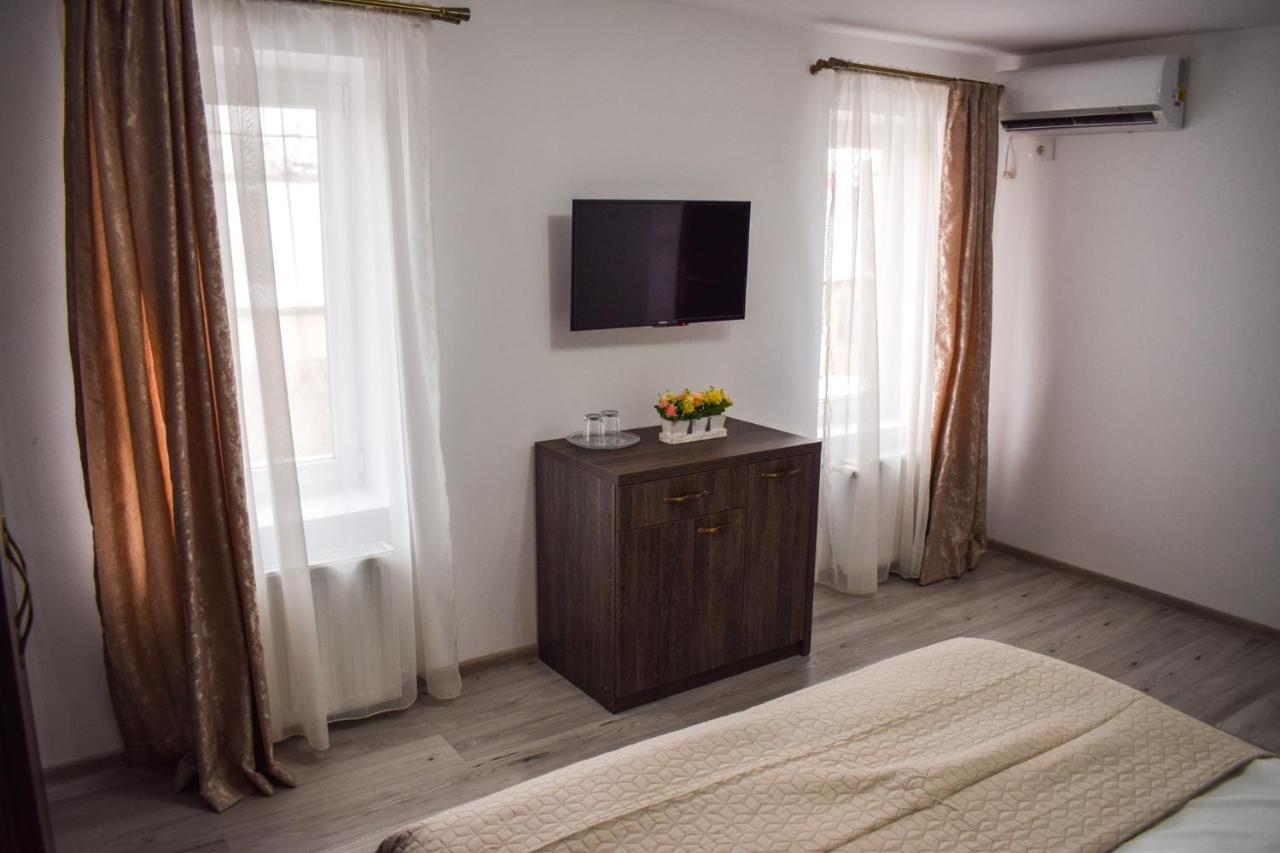 B House Rooms Iasi Exteriör bild